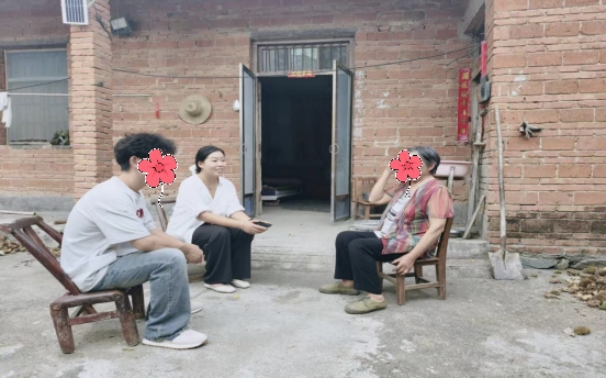 资助下乡4.jpg 资助下乡4.jpg