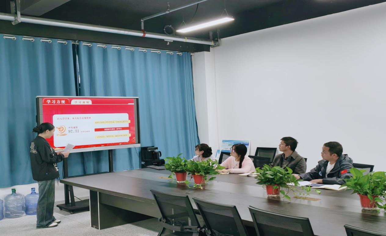 奖学金答辩1.jpg