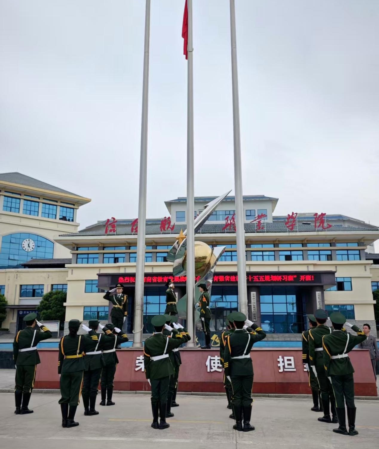 劳动节升旗1.jpg